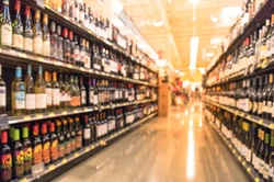 Zakupy Polaków się kurczą, ale na alkohol wydajemy najwięcej