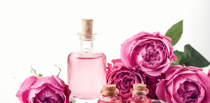 Różane kosmetyki pomagają zachować młodość. Kilka z nich możesz przygotować samodzielnie. Jak je stosować? 