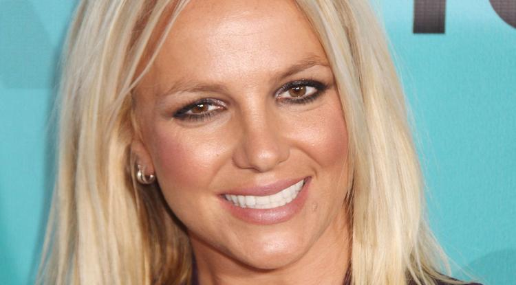 Britney Spears hasával idézte meg a 2000-es éveket