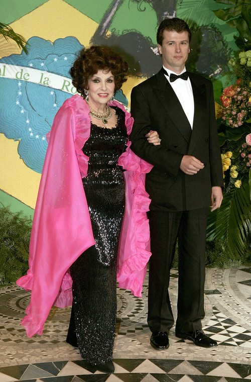 Gina Lollobrigida, Javier Regao y Ravoles en 2005.