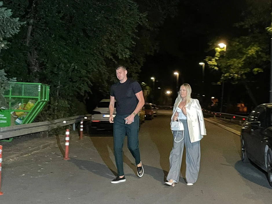 Nikola Jokić sa ženom