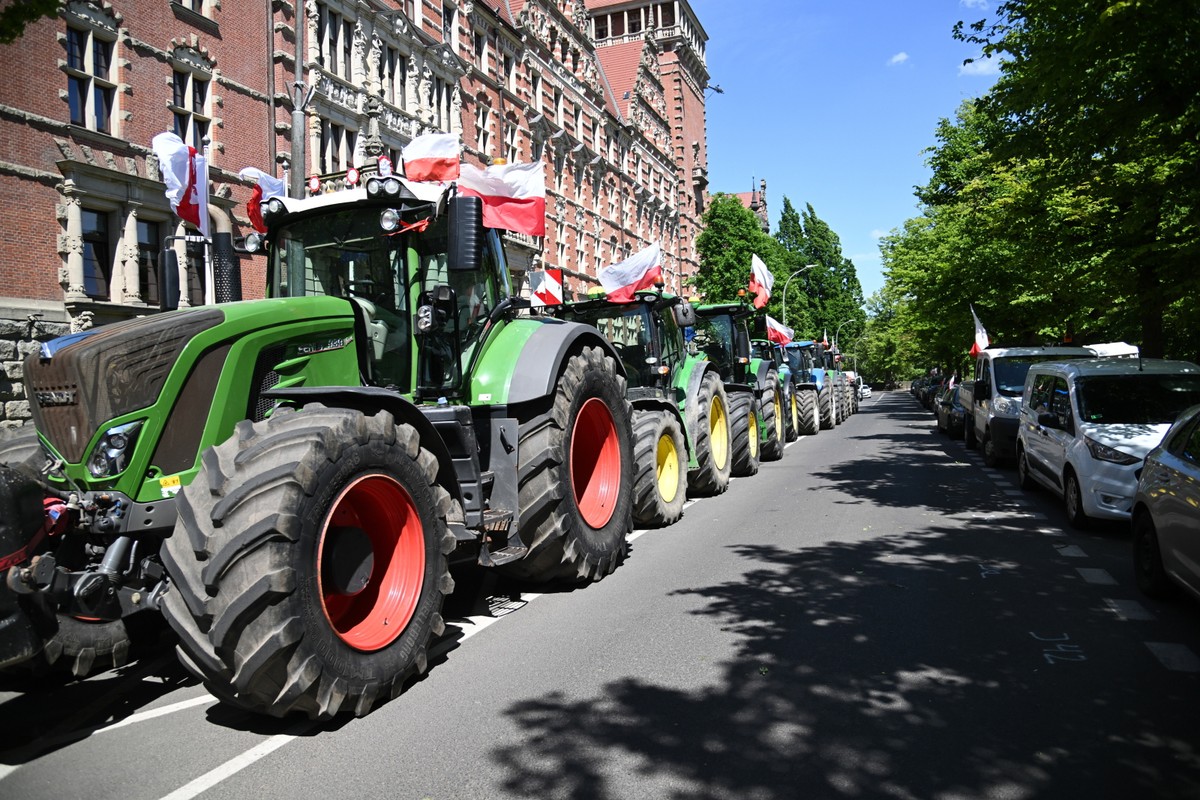 Protest rolników przed siedzibą Urzędu Wojewódzkiego w Szczecinie