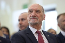 Macierewicz: Liczę, że Polska wystąpi o likwidację Komisji Europejskiej