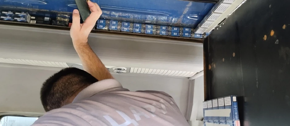 Carinici su u kombiju otkrili 25.000 cigareta