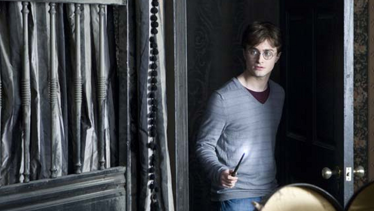 Daniel Radcliffe opuści plan ostatniego filmu o Harrym Potterze dojrzalszy, mądrzejszy i smutniejszy niż w chwili swego debiutu. I bardzo wdzięczny za szansę, jaką dało mu kino. Bo nawet jeśli rola małego czarodzieja przylgnie do niego na zawsze, to właśnie dzięki niej życie Dana obrało tak fascynujący kurs.