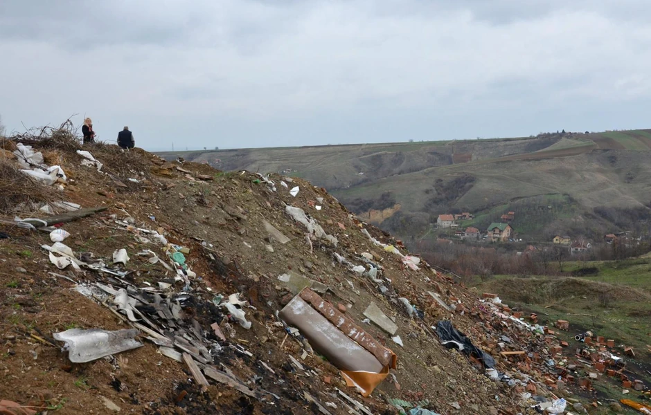 Novi Sad109 fruska gora divlja deponija kod Bukovca 