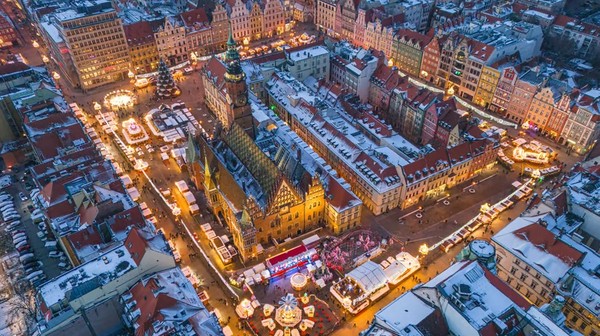 Wrocławski Rynek, jeden z najpiękniejszych w Europie, przyciąga turystów od lat