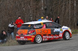 Citroenem po krętych asfaltach