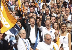 Portugalski premijer i lider Socijalističko demokratske partije (PSD) Luis Montenegro poslednjeg dana kampanje u Portu 10. oktobra