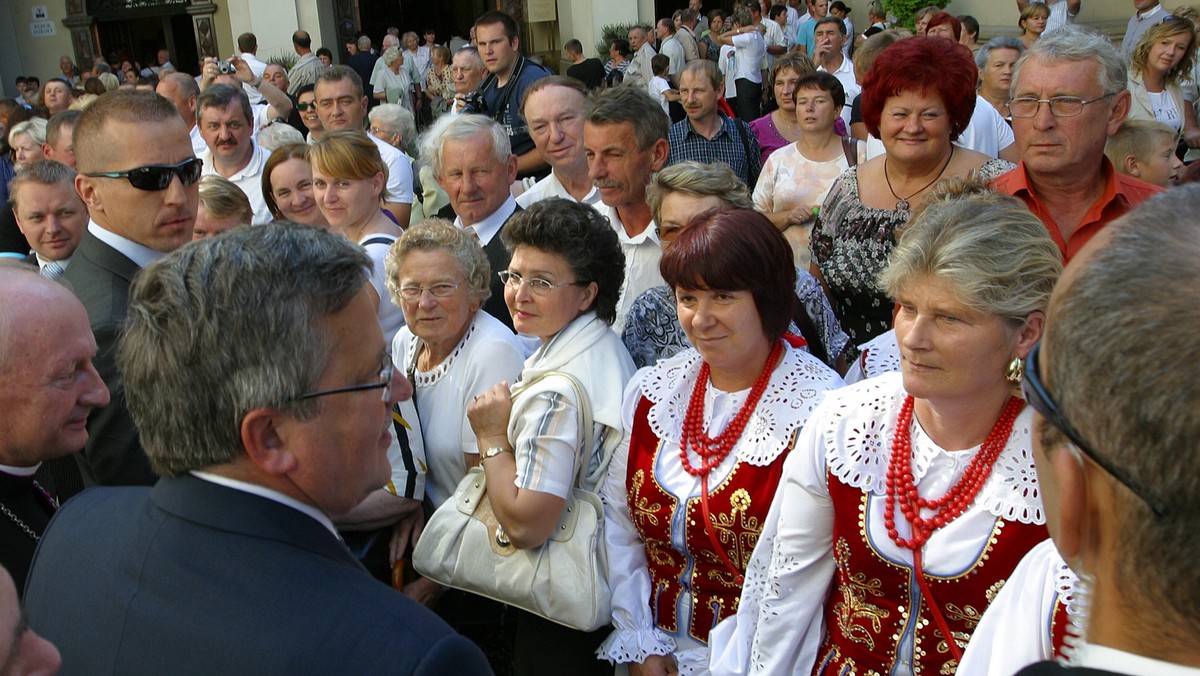 Polscy rolnicy przyczynili się do tego, że nasz kraj stosunkowo łagodnie przeszedł przez kryzys gospodarczy - mówił podczas Dożynek Jasnogórskich prezydent Bronisław Komorowski. - Mamy więc za co złożyć Jasnogórskiej Pani podziękowania, ma za co dziękować polskim rolnikom cała Polska - podkreślił.