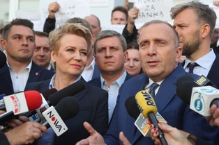 Kampania śmieszna, brudna i (samo)rządowa. Kto zyskał, a kto stracił?