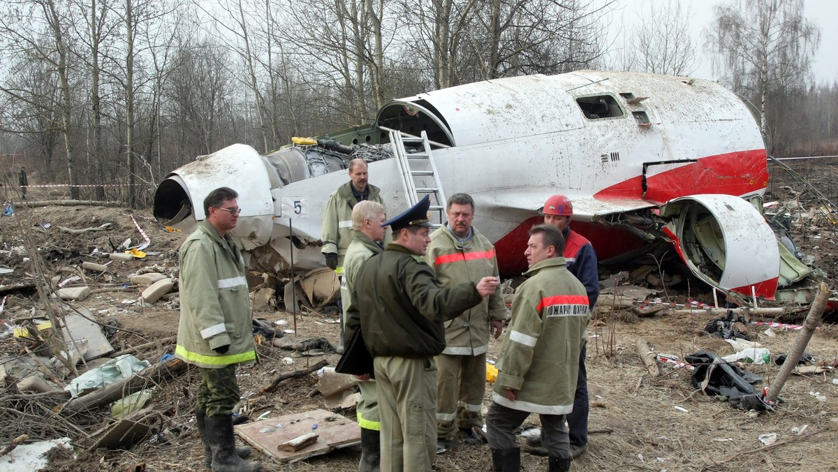 "Gazeta Wyborcza": Biuro Ochrony Rządu zapowiada wysłanie do prezesa TVP oraz KRRiT skargi na "Wiadomości" TVP. Chodzi o informację, jakoby funkcjonariusze BOR byli nieobecni na lotnisku w Smoleńsku podczas katastrofy samolotu prezydenckiego oraz w ciągu kilku godzin po tragedii.