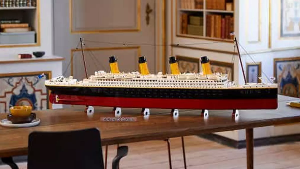 Mierzący 135 cm i składający się z ponad 9 tys. elementów "LEGO Titanic" to drugi największy model w historii firmy