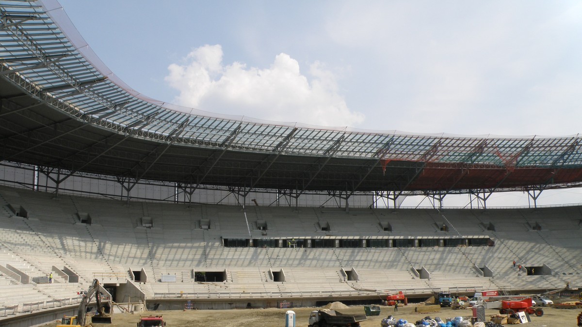 Nowy stadion we Wrocławiu może nie spełniać wymogów bezpieczeństwa PZPN, choć będą na nim rozgrywane mecze Euro. Wymogi bezpieczeństwa PZPN określa tzw. podręcznik licencyjny. To na jego podstawie wydawana jest zgoda na grę w Ekstraklasie.