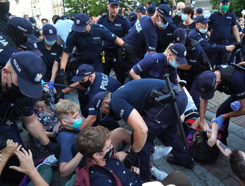 Małgorzata Rozenek-Majdan broni protestujących