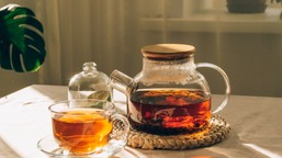 jak wpływa na twój organizm picie na czczo czarnej herbaty? kiedy pić czarną herbatę?