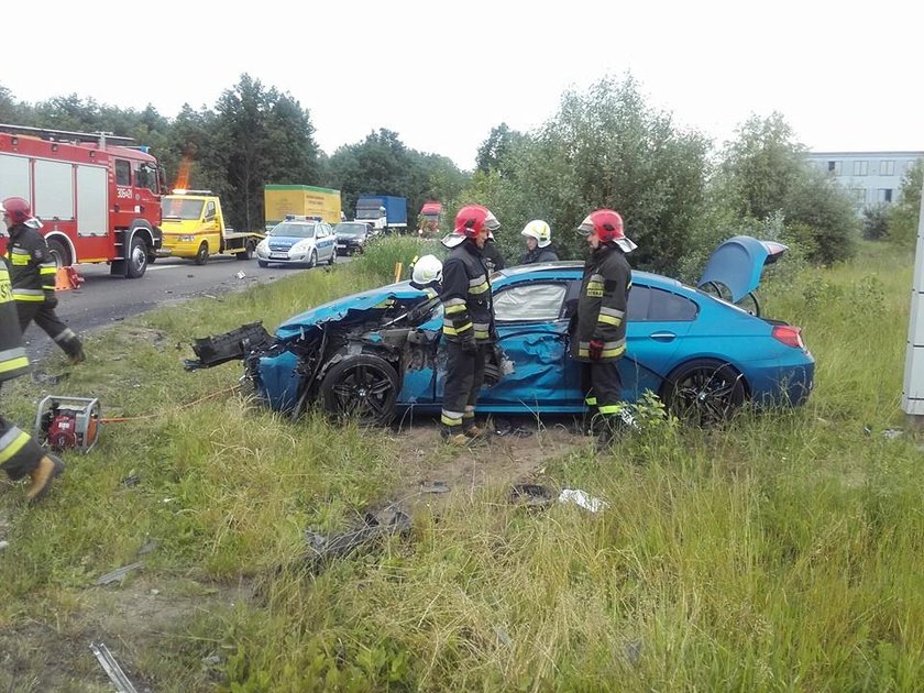 Groźny wypadek pod Poznaniem. BMW zderzyło się z ciężarówką