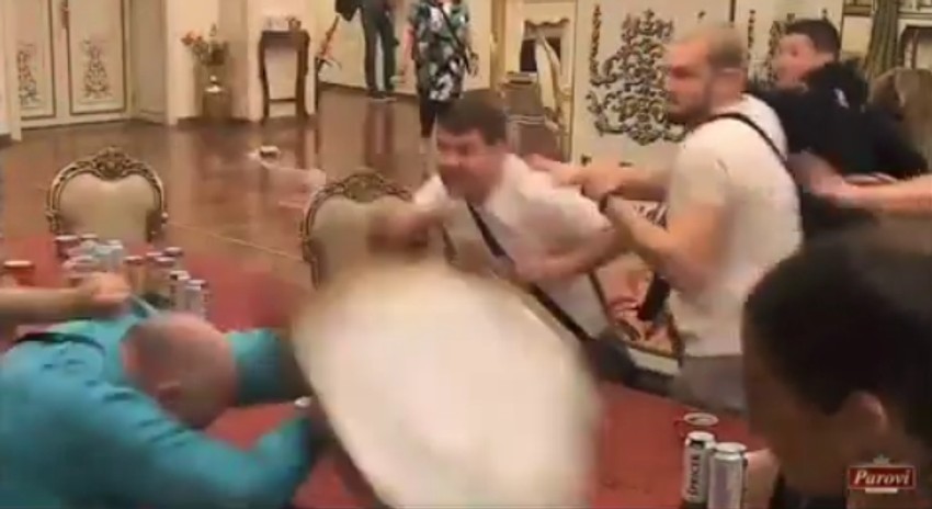 Ivan Marinković gađa Sulejmana Spaha