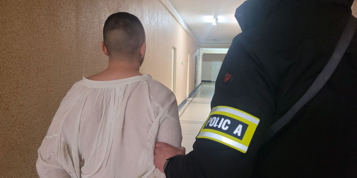 27-latek z Siemianowic zniszczył radiowóz i groził matce.