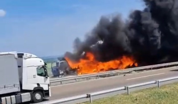 Izbio veliki požar na kamionu