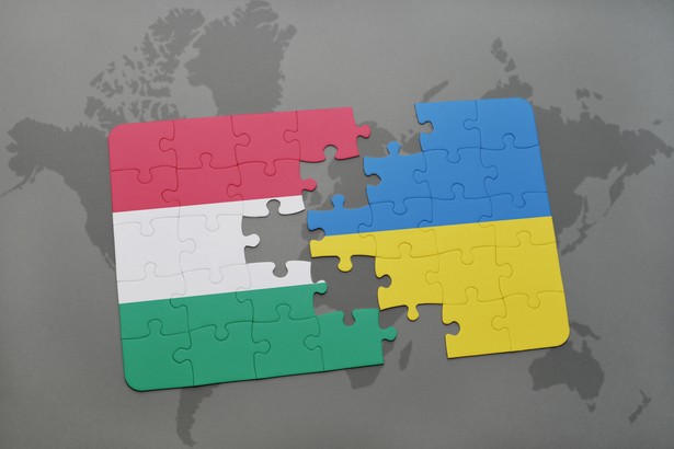 Węgierski rząd rozpisał konsultacje narodowe, które wyraźnie podburzają Węgrów przeciwko Ukrainie i UE