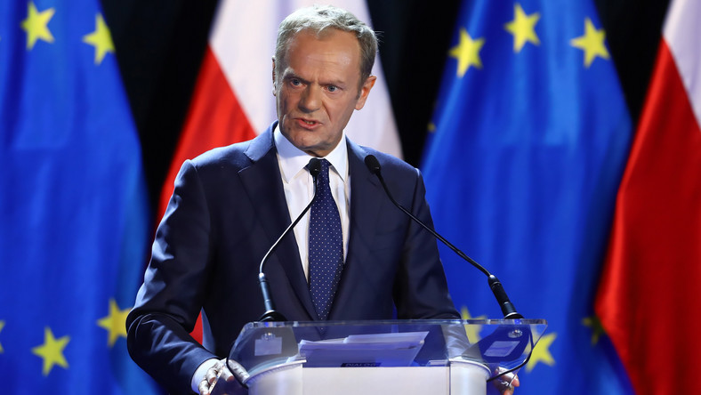 Na unijnym szczycie w Sybinie szef Rady Europejskiej Donald Tusk przedstawi swoje intencje co do trybu nominacji na najwyższe stanowiska unijne - poinformowało dziś dziennikarzy w Brukseli wysokie źródło unijne.