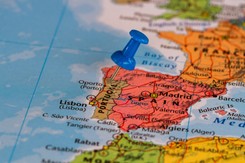 Chaos na lotnisku w Lizbonie. W tle testy na Covid-19 u pasażerów