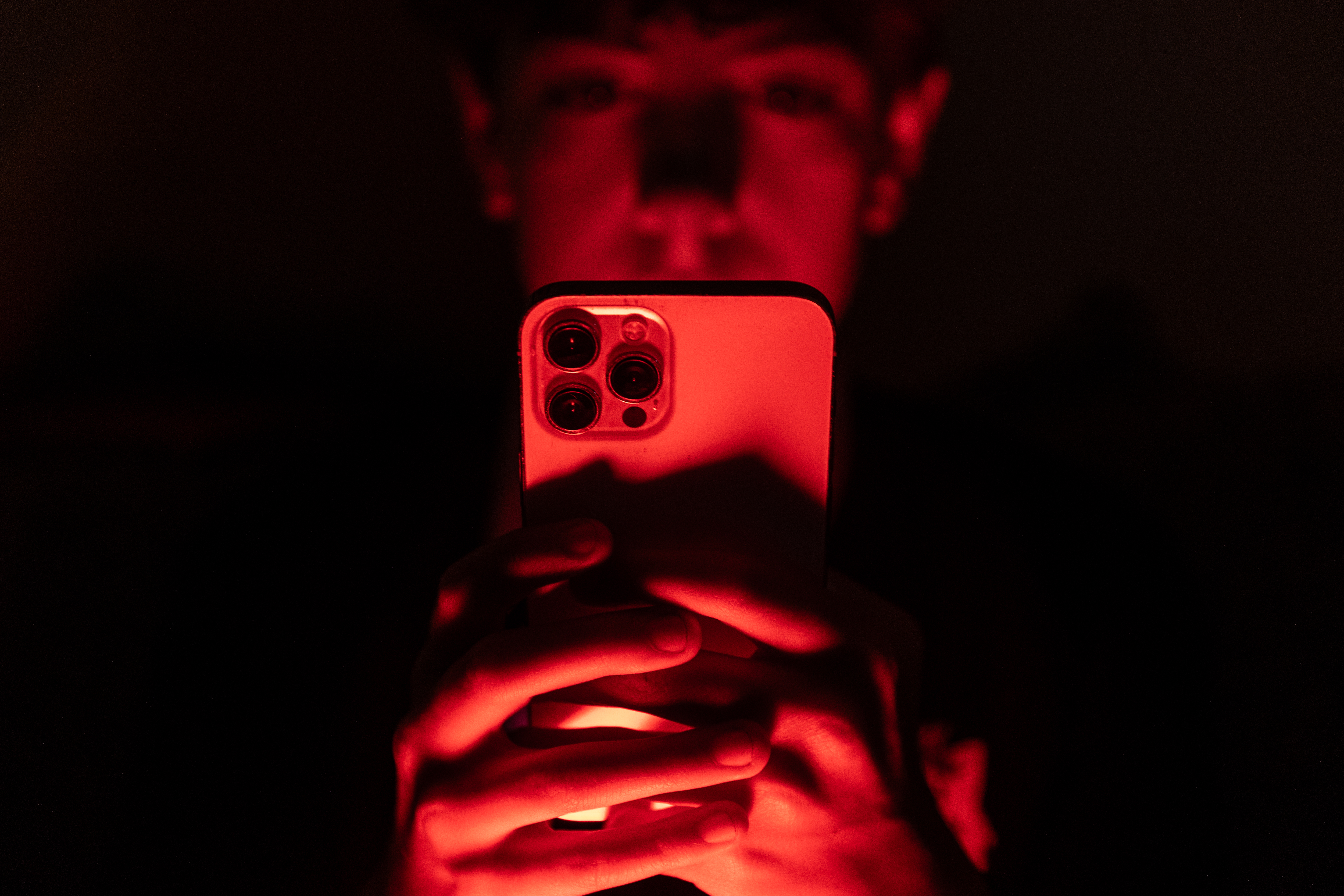 Over 60 Labour MPs urge Starmer to ban social media for under-16s