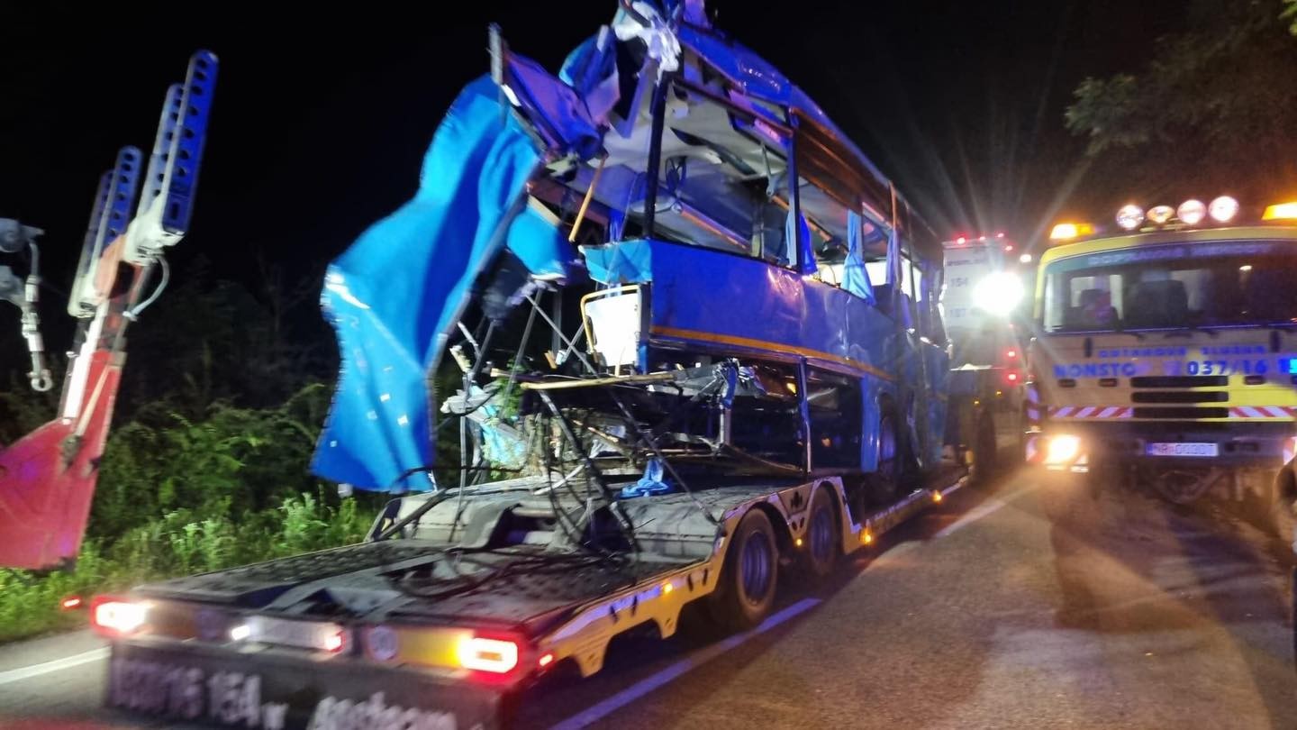 Tragická nehoda autobusu a vlaku zarmútila celé Slovensko.