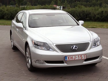 Lexus Hybrydowe Wersje Modeli Gs I Ls Z Wiekszym Bagaznikiem