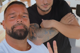 "Ovo je NOVI DEČKO Rikija Martina! Po godinama je BLIŽI NJEGOVOJ DECI i glumi u filmovima 18+": NJEGA krive za razvod i sva je prilika da je od LJUBAVNIKA EVOLUIRAO DO PARTNERA