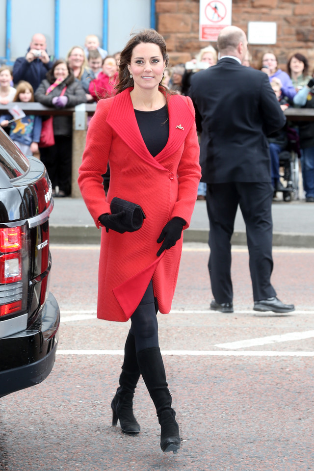 Kate Middleton w czerwonym płaszczu