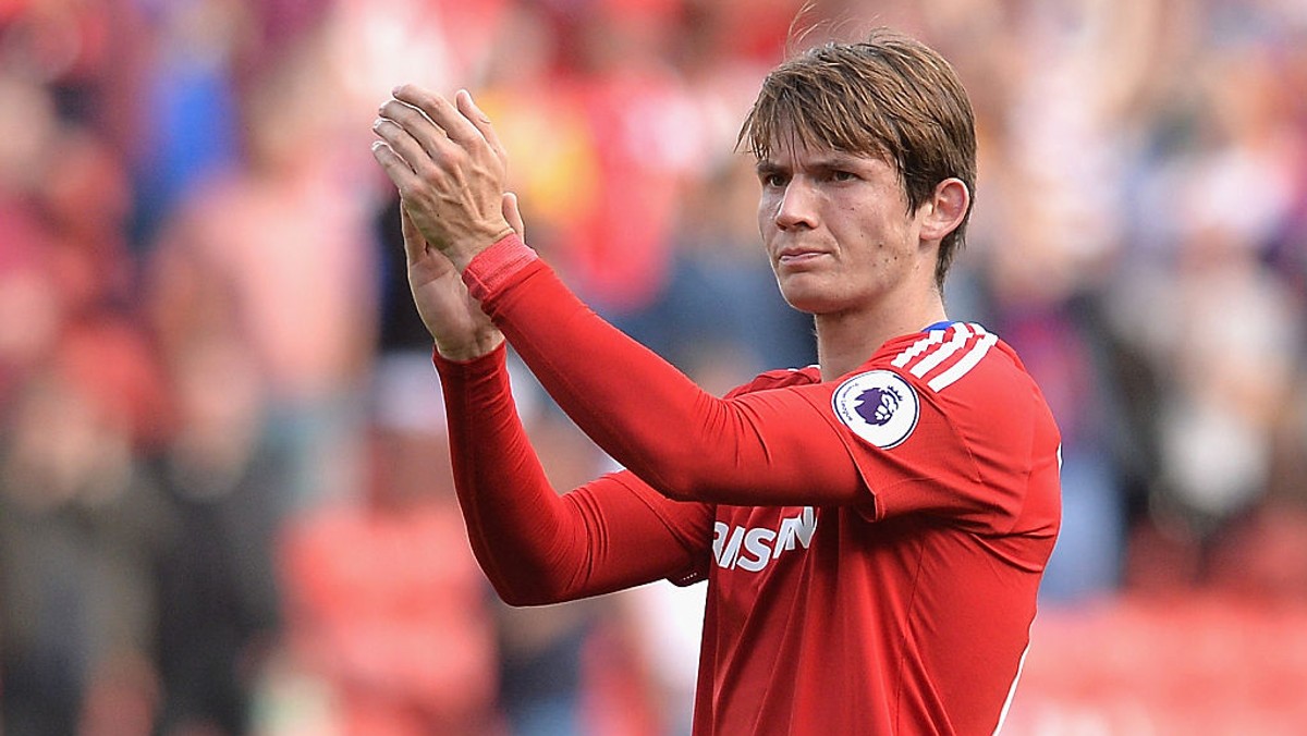 Holender Marten de Roon od tego sezonu jest zawodnikiem Middlesbrough, jednak jeszcze nie do końca zadomowił się w tym mieście. Po spotkaniu swojej drużyny z West Ham United spóźnił się na pociąg do domu, ale mógł liczyć na pomoc swoich kibiców.