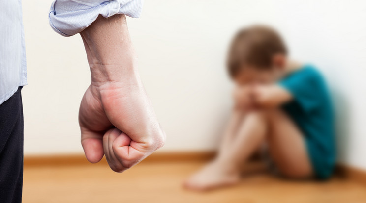 Kétéves kislányát bántalmazta /Fotó:Shutterstock