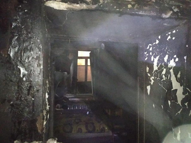 Spalony dom po rosyjskich ostrzałach na Mikołajów