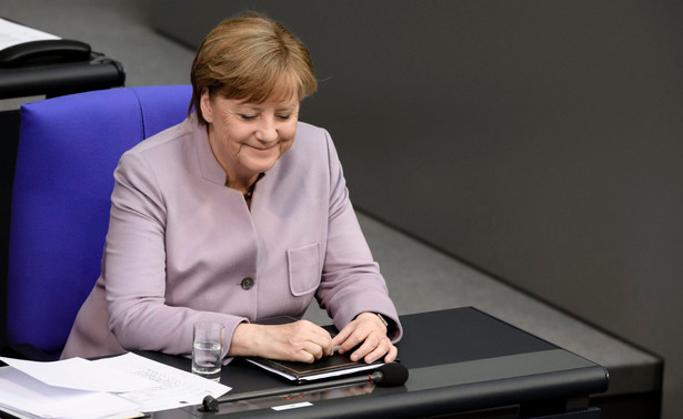 "Nie mam najmniejszych wątpliwości, że Emmanuel Macron - o ile zostanie wybrany, na co liczę - będzie silnym prezydentem" - powiedziała Merkel