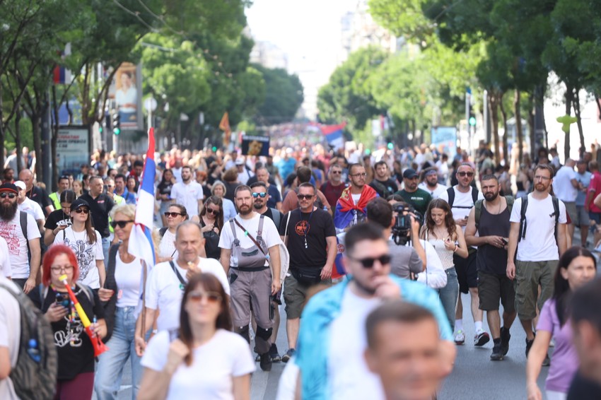 Studenti i građani pristižu na Slaviju