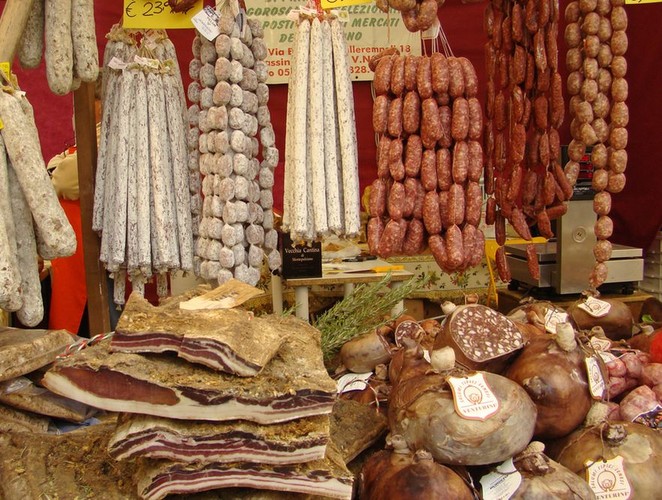 ŻYWNOŚĆ - minister rolnictwa przewiduje podwyżkę cen na poziomie 5 proc. w skali całego roku. Najbardziej w górę pójdzie mięso oraz oleje