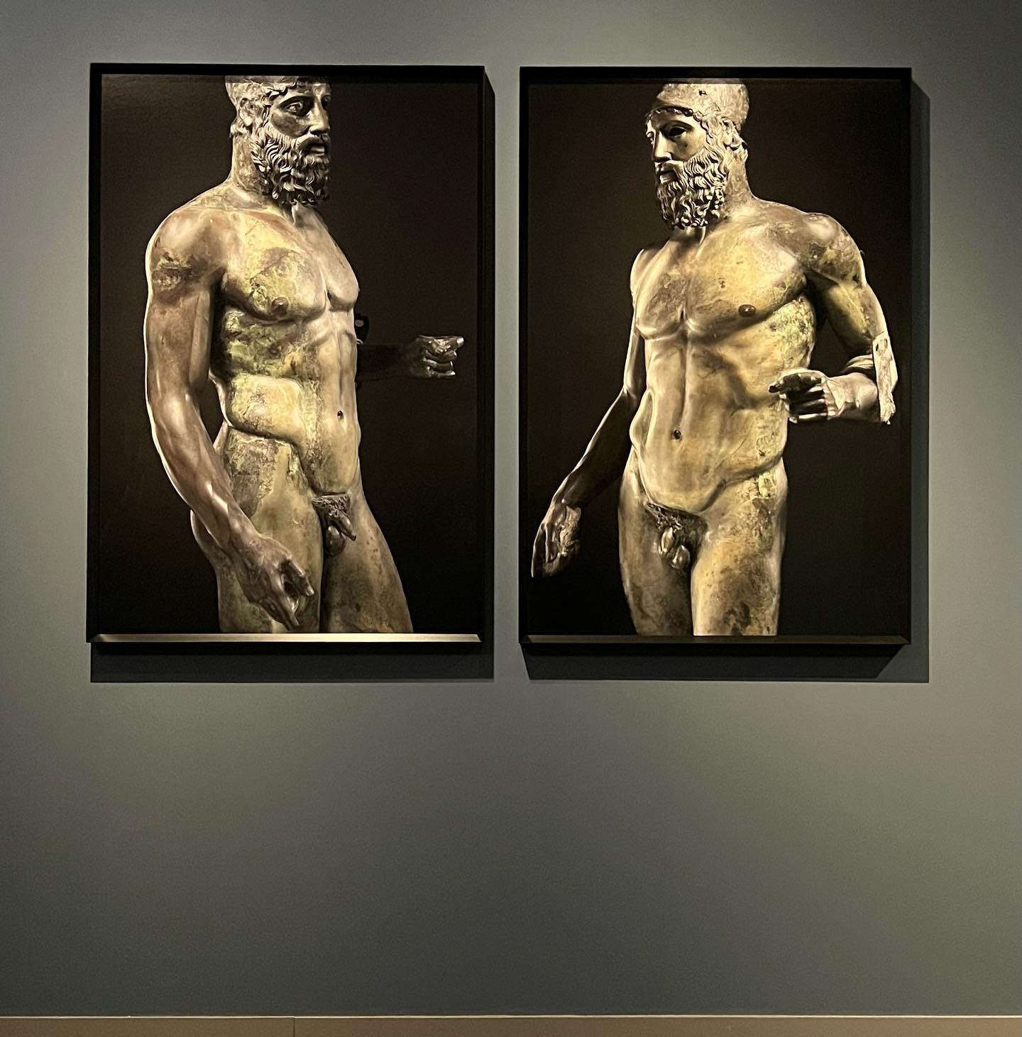Výstava s názvom Bronzes of Riace od umelca Luigiho Spinu.