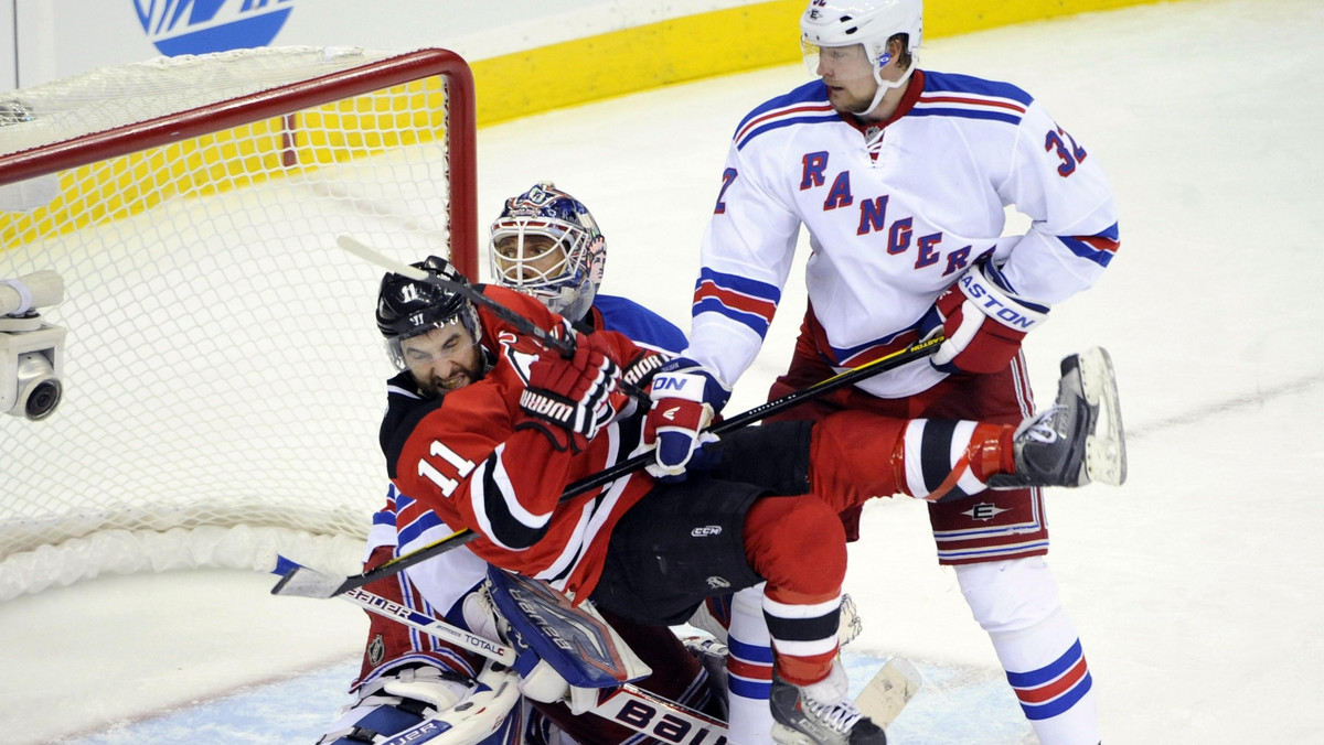 Jedno zwycięstwo dzieli New Jersey Devils od zwycięstwa w Konferencji Wschodniej i zajęcia drugiego miejsce w wielkim finale uprawniającym do gry o Puchar Stanleya. W meczu numer pięć Diabły pokonały New York Rangers 5:3 i prowadzą w serii 3-2.