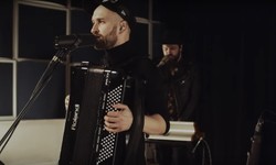 Baranovski śpiewa "Bellyache" z repertuaru Billie Eilish #zostańciewdomu