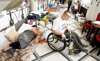 Przed Sejmem manifestacja poparcia dla protestujących niepełnosprawnych i ich opiekunów