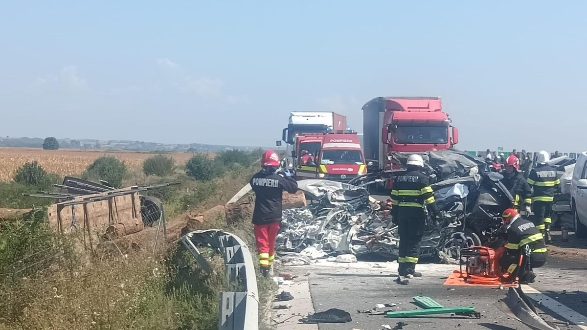 Borzasztó tragédia: autóbalesetben meghalt a bukaresti magyar konzul – fotók a helyszínről