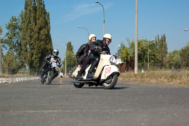 Polskie motocykle i samochody na torze FSO