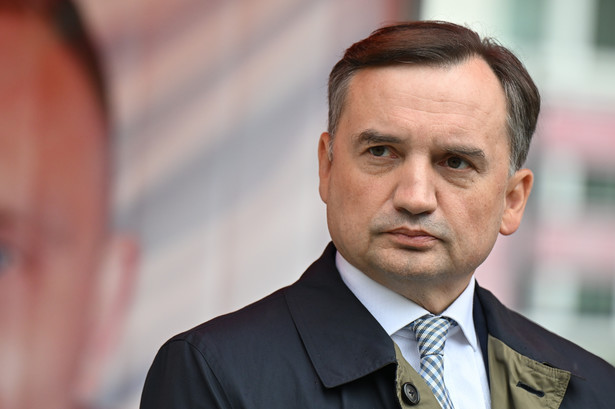 Były premier Leszek Miller odniósł się do wpisu Zbigniewa Ziobry. Były minister sprawiedliwości opisał w nim przebieg walki z chorobą nowotworową