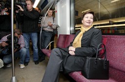 Warszawskie metro kursuje już na całej linii. Pierwszym pociągiem pojechała Gronkiewicz-Waltz