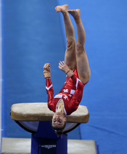 Piękne dziewczyny i ich niesamowite ewolucje