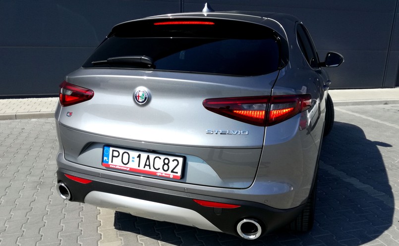 Alfa Romeo Stelvio oferuje bagażnik o pojemności 525 litrów