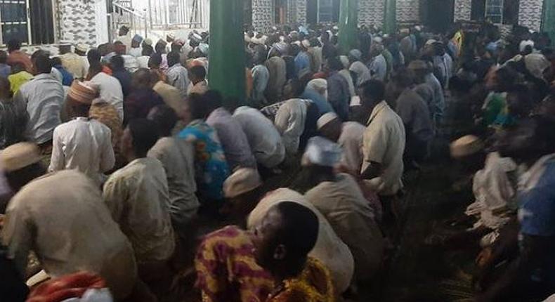 Prayer in mosque. [cyboknews]