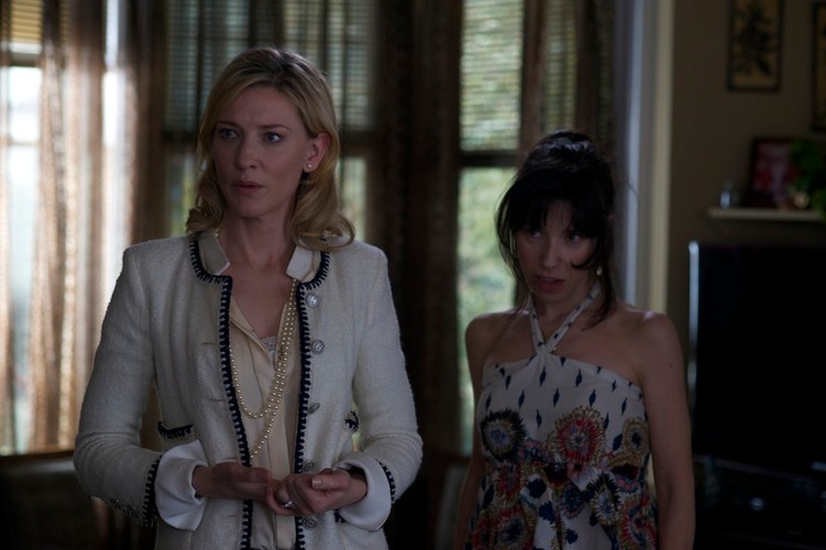 Sally Hawkins i Cate Blanchett w filmie 'Blue Jasmine'